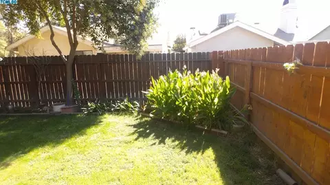 2433 E Parker Ct, Visalia, CA 93292 photo 14