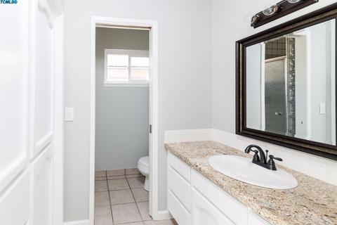 2445 S Hall St, Visalia, CA 93277 photo 16