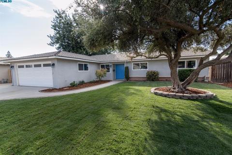 2445 S Hall St, Visalia, CA 93277 photo 2
