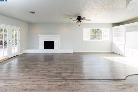2445 S Hall St, Visalia, CA 93277 photo 9
