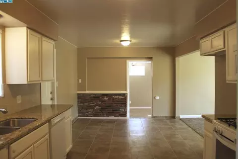 463 E Sandra Ave, Tulare, CA 93274 photo 6