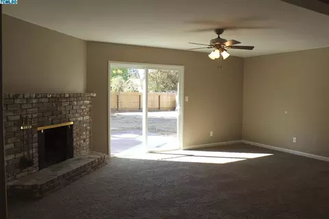 463 E Sandra Ave, Tulare, CA 93274 photo 4