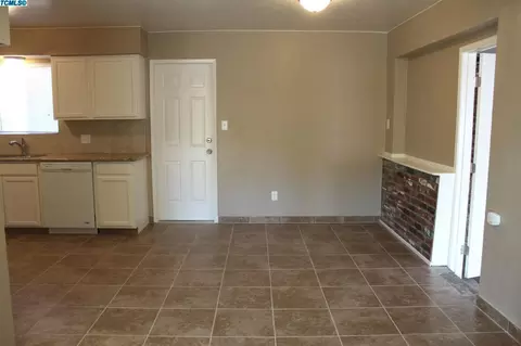 463 E Sandra Ave, Tulare, CA 93274 photo 7