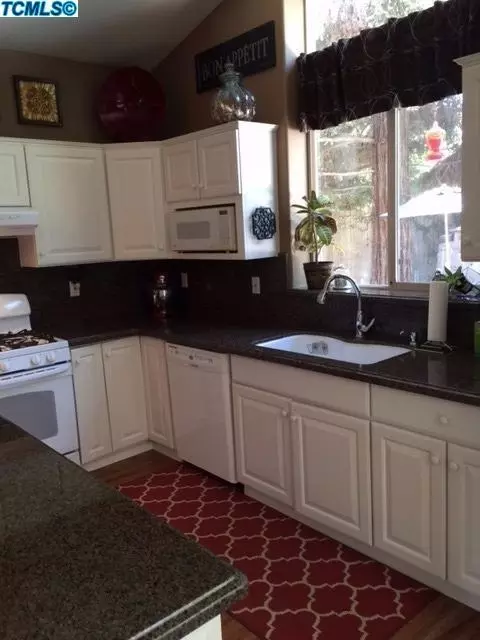 1410 E Parkview Ct, Visalia, CA 93292 photo 9