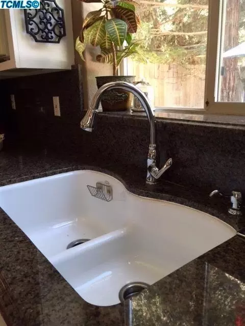 1410 E Parkview Ct, Visalia, CA 93292 photo 13