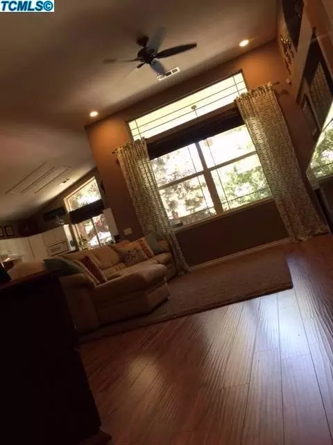 1410 E Parkview Ct, Visalia, CA 93292 photo 6