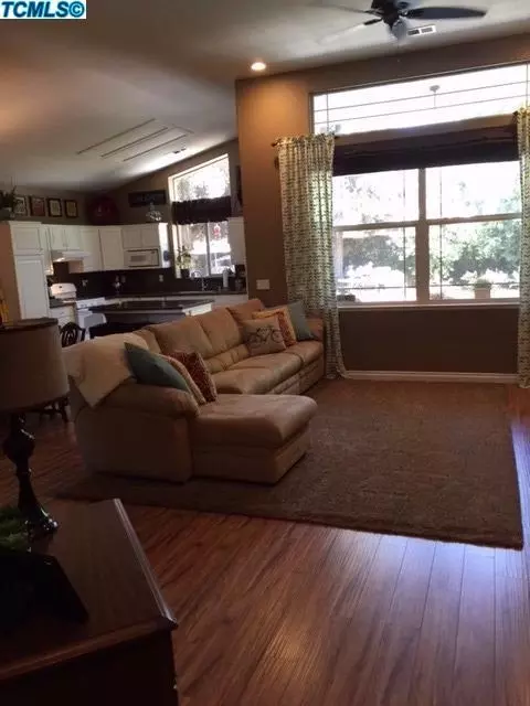 1410 E Parkview Ct, Visalia, CA 93292 photo 5