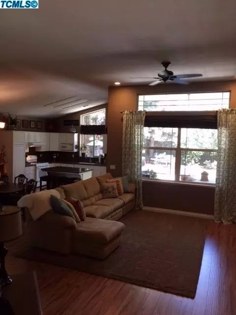 1410 E Parkview Ct, Visalia, CA 93292 photo 4