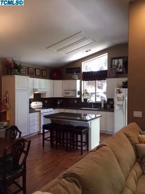 1410 E Parkview Ct, Visalia, CA 93292 photo 8