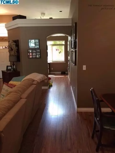 1410 E Parkview Ct, Visalia, CA 93292 photo 17