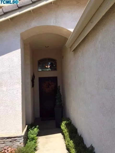 1410 E Parkview Ct, Visalia, CA 93292 photo 3