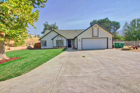 33246 Globe Dr, Springville, CA 93265 photo 1