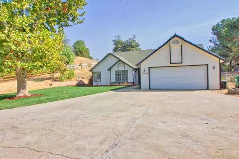 33246 Globe Dr, Springville, CA 93265 photo 3