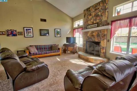 33246 Globe Dr, Springville, CA 93265 photo 4