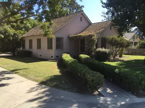 1117 E Sequoia Ave, Tulare, CA 93274 photo 1
