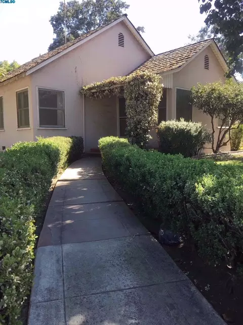 1117 E Sequoia Ave, Tulare, CA 93274 photo 2
