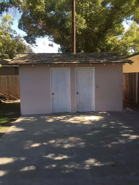 1117 E Sequoia Ave, Tulare, CA 93274 photo 10
