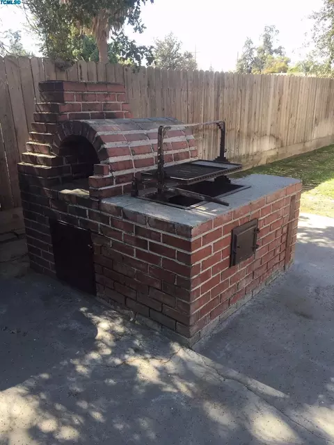 1117 E Sequoia Ave, Tulare, CA 93274 photo 9