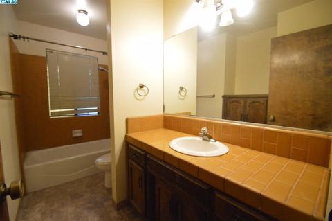 1740 E Seeger Ct, Visalia, CA 93292 photo 14