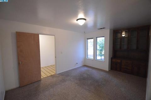 1740 E Seeger Ct, Visalia, CA 93292 photo 8