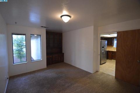 1740 E Seeger Ct, Visalia, CA 93292 photo 9