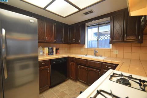 1740 E Seeger Ct, Visalia, CA 93292 photo 7