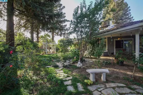 3035 E Sycamore Ave, Visalia, CA 93292 photo 14