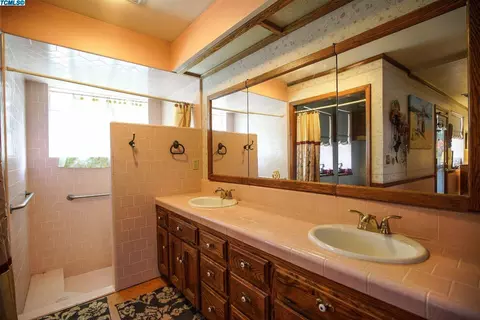 3035 E Sycamore Ave, Visalia, CA 93292 photo 11