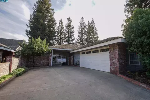 3035 E Sycamore Ave, Visalia, CA 93292 photo 4