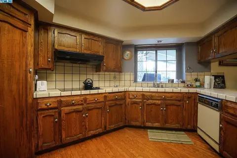 3035 E Sycamore Ave, Visalia, CA 93292 photo 12