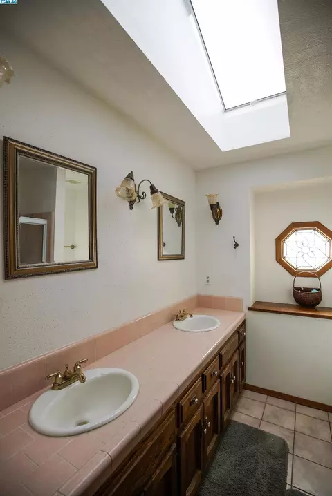 3035 E Sycamore Ave, Visalia, CA 93292 photo 10