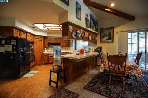 3035 E Sycamore Ave, Visalia, CA 93292 photo 13