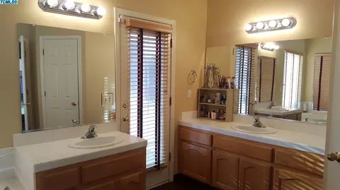 1499 Noble St, Lemoore, CA 93245 photo 35