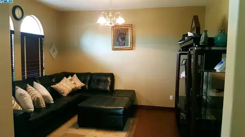 1499 Noble St, Lemoore, CA 93245 photo 9