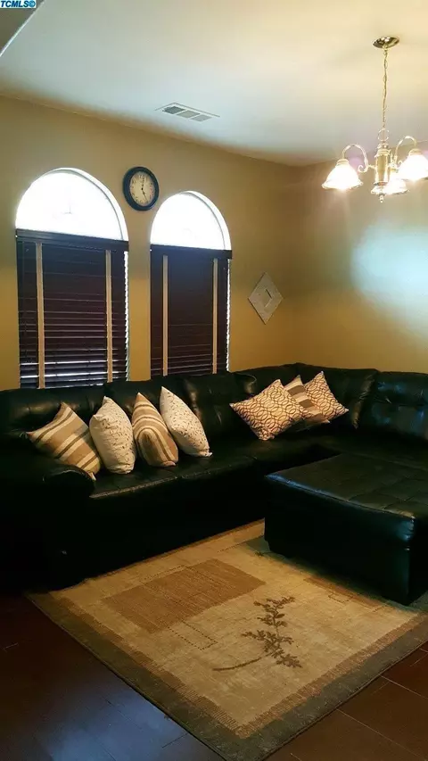 1499 Noble St, Lemoore, CA 93245 photo 8