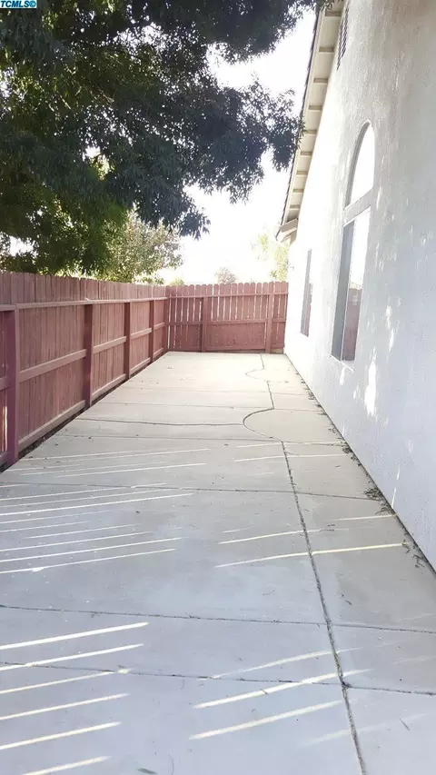 1499 Noble St, Lemoore, CA 93245 photo 37
