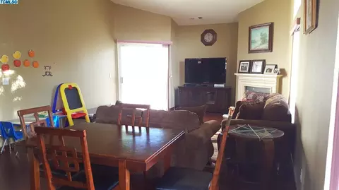1499 Noble St, Lemoore, CA 93245 photo 11