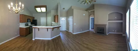 1480 Bay St, Lemoore, CA 93245 photo 2