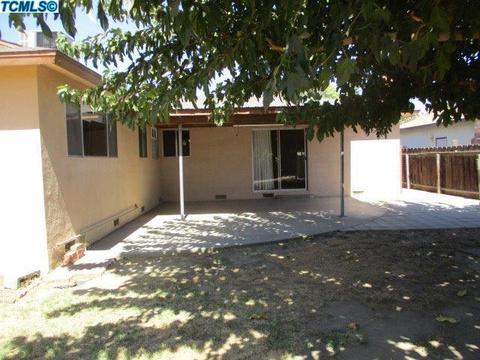 127 E Spruce Ave, Lemoore, CA 93245 photo 5