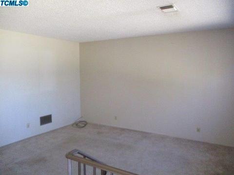 127 E Spruce Ave, Lemoore, CA 93245 photo 12