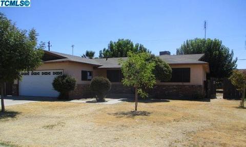 127 E Spruce Ave, Lemoore, CA 93245 photo 1