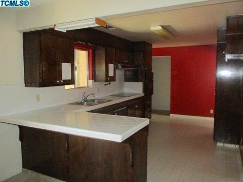 127 E Spruce Ave, Lemoore, CA 93245 photo 8