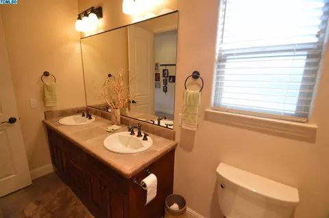218 E Arlen Ave, Visalia, CA 93277 photo 21