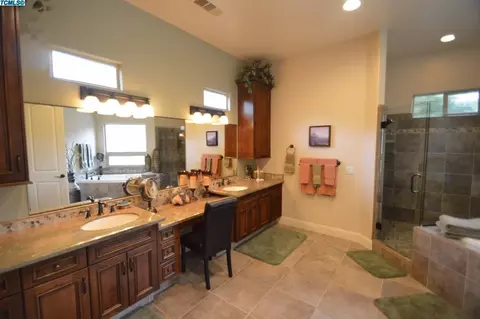 218 E Arlen Ave, Visalia, CA 93277 photo 17