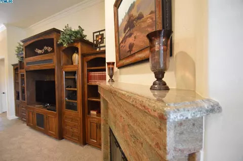 218 E Arlen Ave, Visalia, CA 93277 photo 8