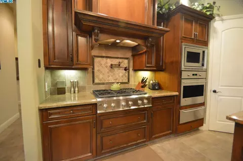 218 E Arlen Ave, Visalia, CA 93277 photo 10