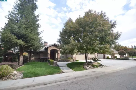 218 E Arlen Ave, Visalia, CA 93277 photo 1
