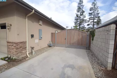 218 E Arlen Ave, Visalia, CA 93277 photo 41