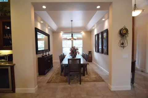 218 E Arlen Ave, Visalia, CA 93277 photo 14