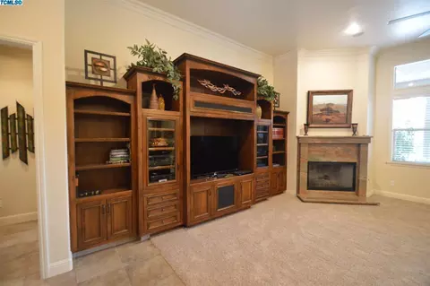 218 E Arlen Ave, Visalia, CA 93277 photo 7